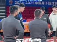 爱游戏体育在线包含广东宏远队力争夺冠，壮志凌云再战球场的词条