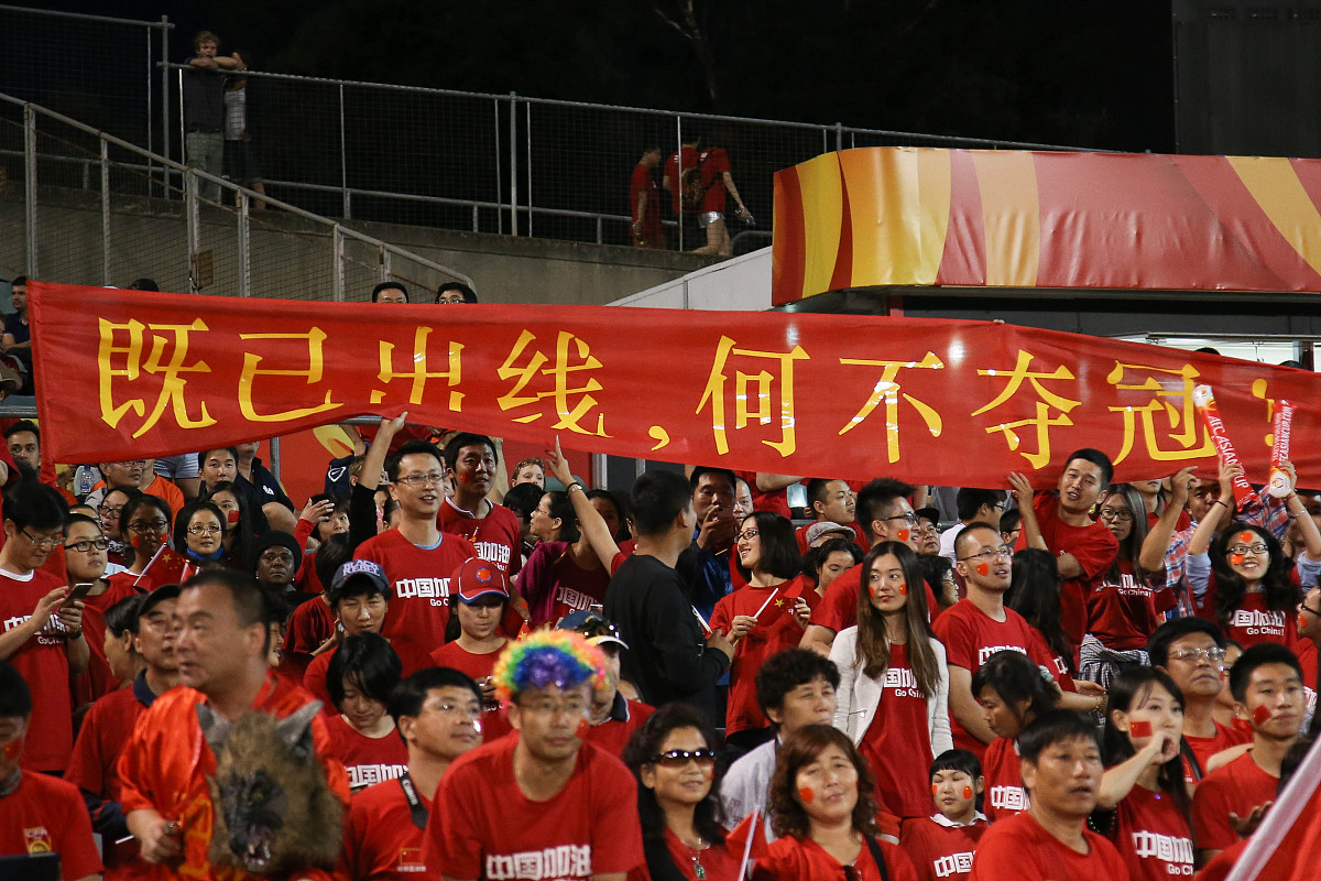 包含鱼鹰球迷聚集球场助威，为球队加油助力获胜的词条