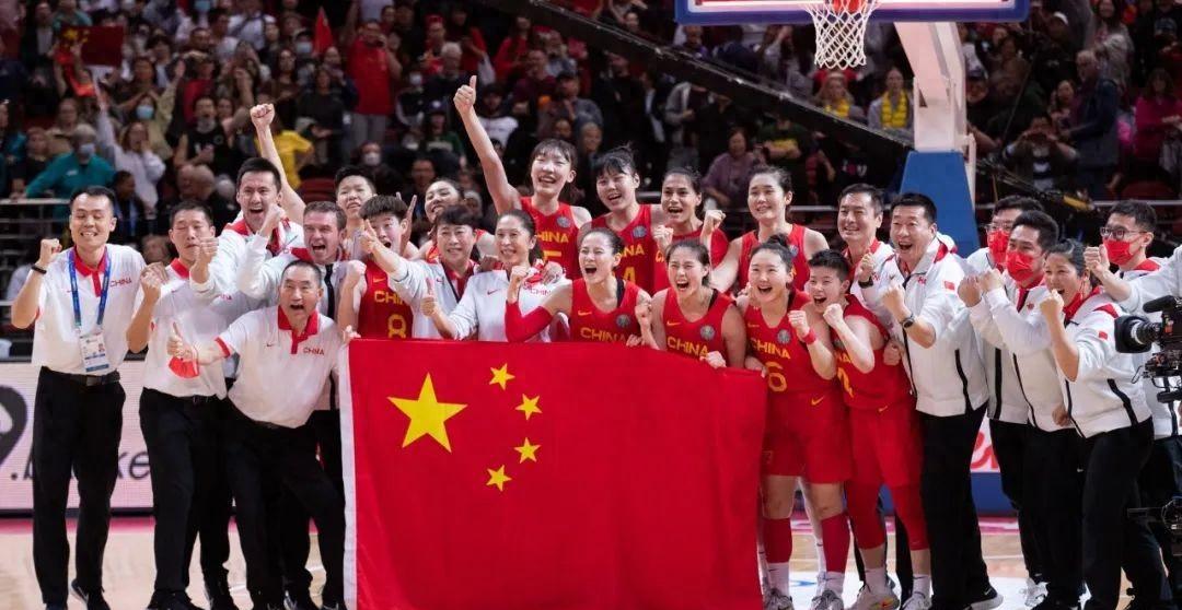 重庆女篮精彩表现，夺得关键胜利！