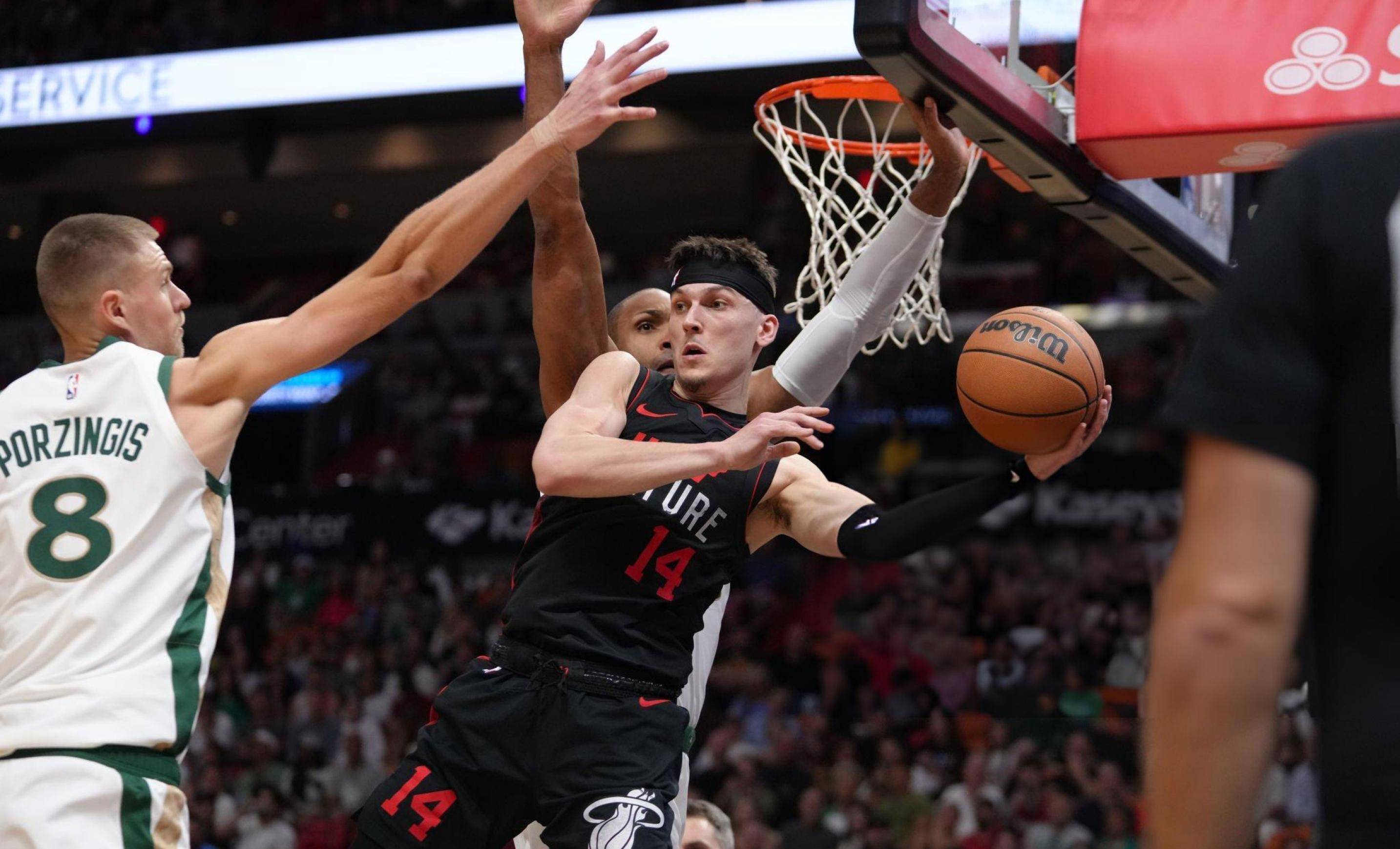 NBA比赛中的球员精准控球技术