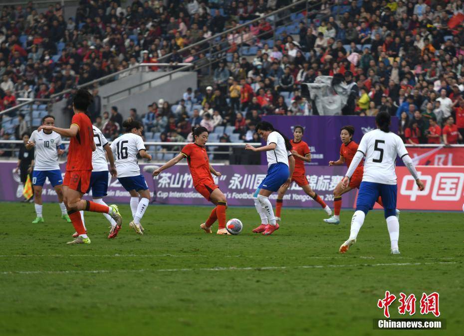 国际女子足球赛中，中国队获得关键胜利