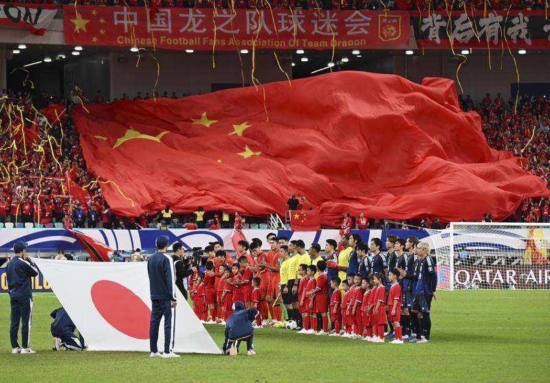 世界足球赛事朝气蓬勃，中国代表队备战有序的简单介绍