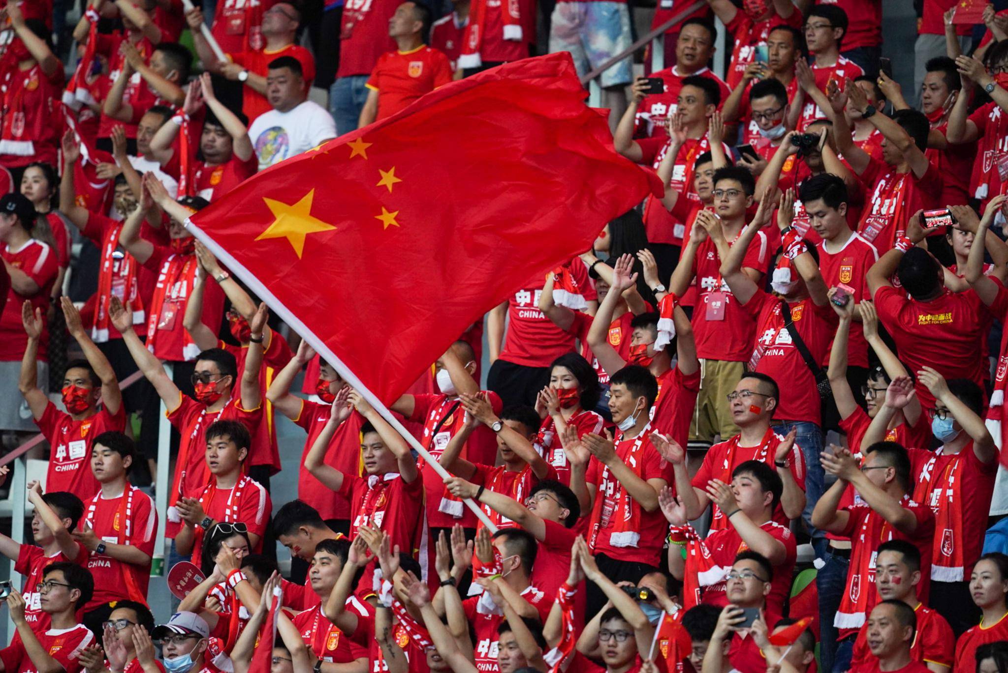 世界足球赛事朝气蓬勃，中国代表队备战有序的简单介绍