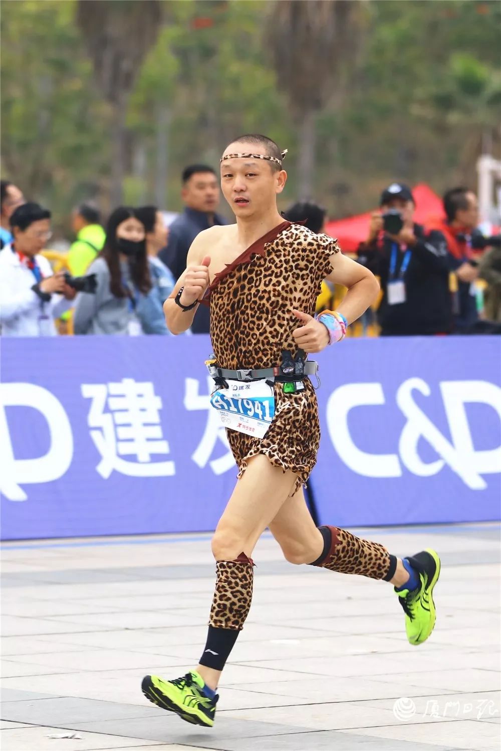 包含燃情狂热之火燃烧赛场，高潮迭起激情四射的词条