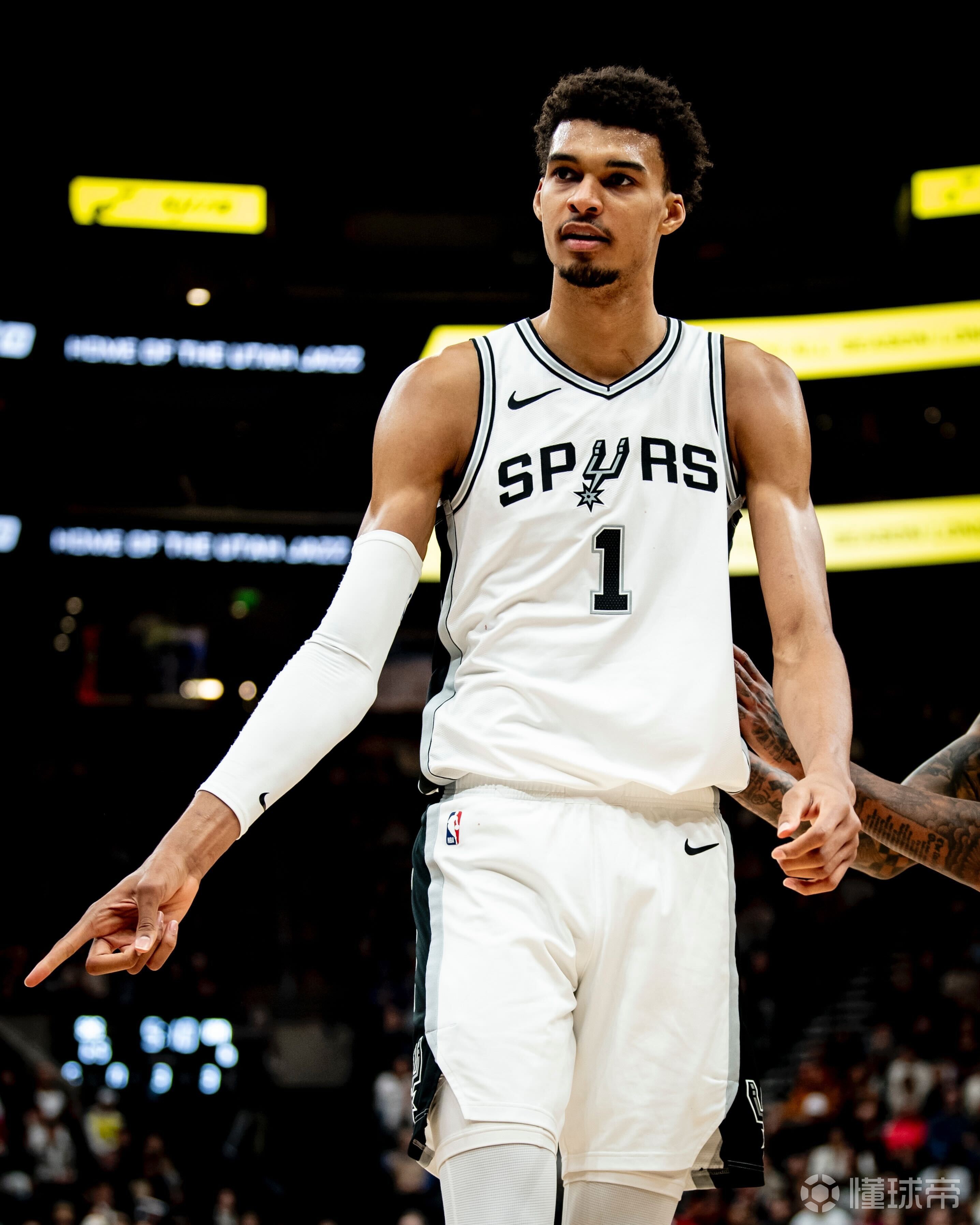 爱游戏-关于恭喜!亚历山大荣膺ESPY年度最佳男运动员+最佳NBA球员的信息