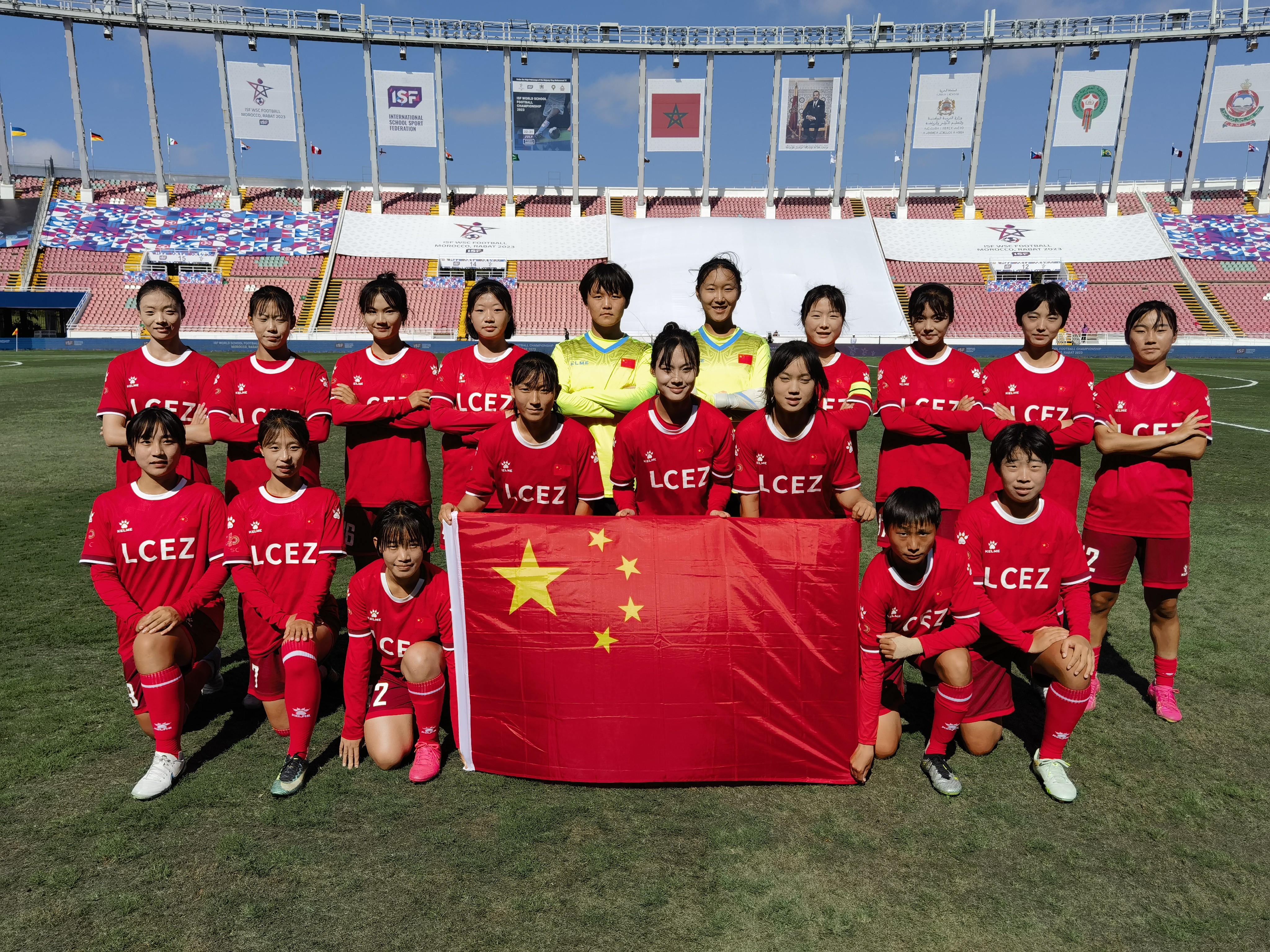 河南女足残阳劲射!男女混合队员共获胜(燃沙排少女陈蔚蓝介绍)