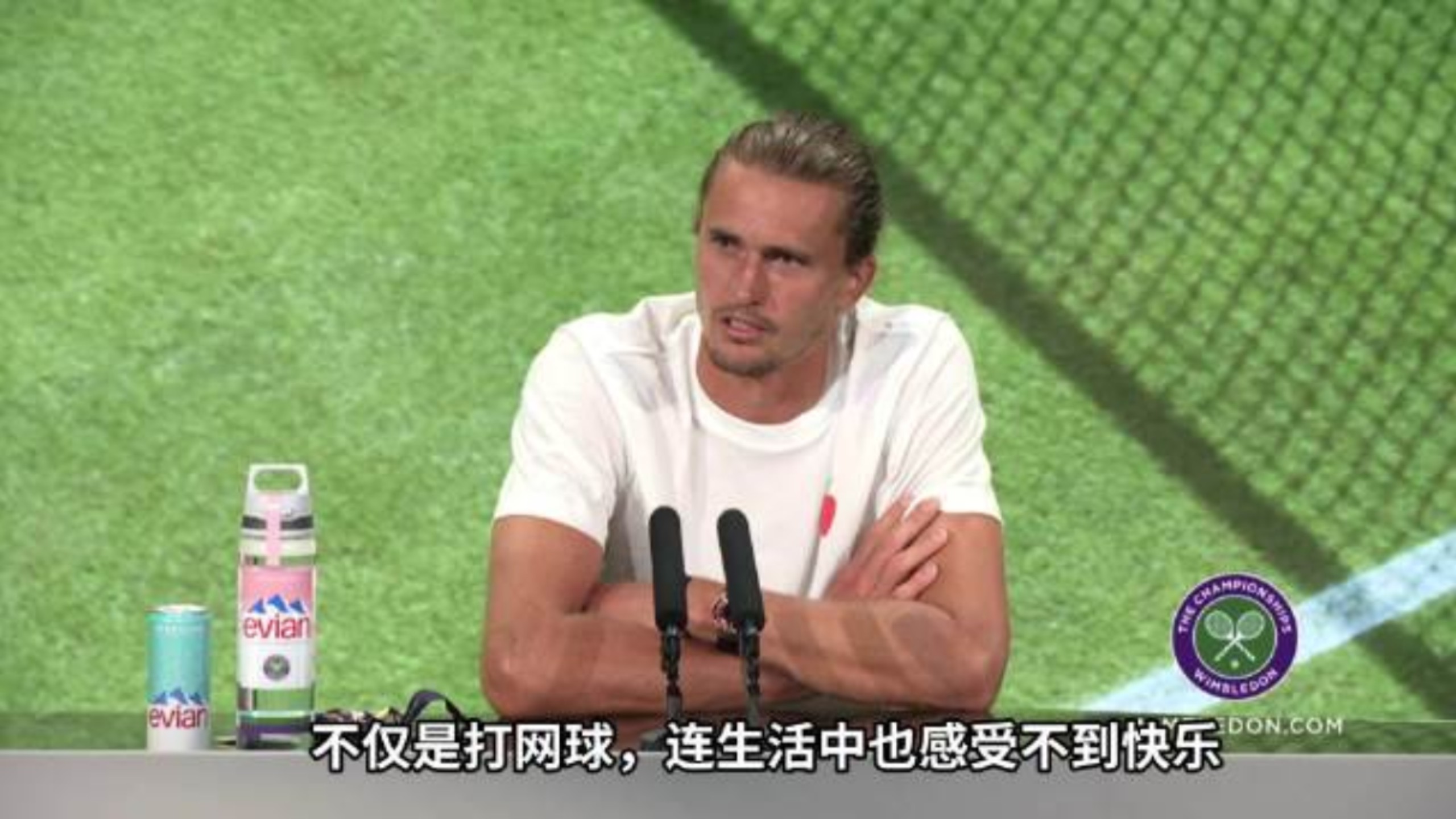 网球男单选手挣扎夺金(网球男子单打冠军)